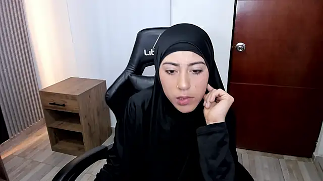 chaymae nah  online show from March 18, 2025, 7:31 pm