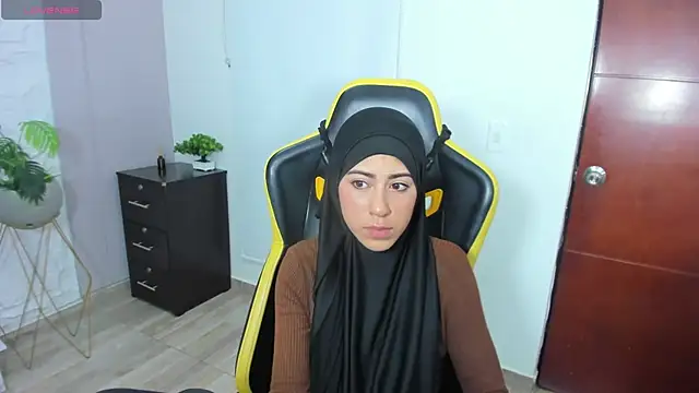 Snapshot of chaymae_nah_ chatting on March 19, 2025, 7:27 pm chaymae nah online show from March 19, 2025, 7:27 pm