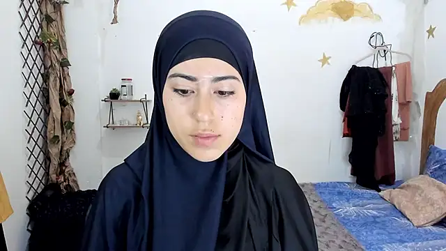 chaymae nah  online show from September 29, 2025, 10:58 pm