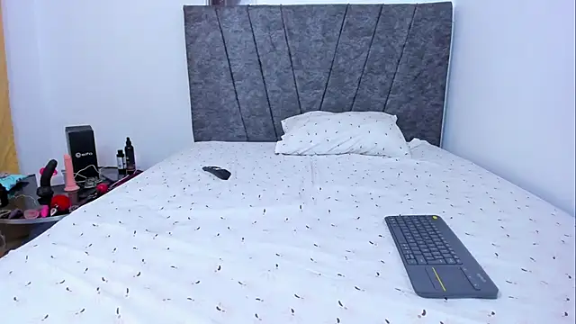 Snapshot of bella-black chatting on October 27, 2025, 11:20 pm bella-black online show from October 27, 2025, 11:20 pm