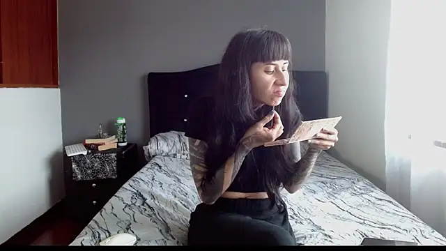 Emilia 1995 online show from December 3, 2025, 7:12 pm