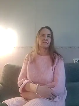 Snapshot of Evelina_cute chatting on December 11, 2024, 12:44 pm Evelina cute online show from December 11, 2024, 12:44 pm