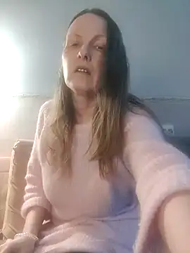 Snapshot of Evelina_cute chatting on January 17, 2025, 1:46 pm Evelina cute online show from January 17, 2025, 1:46 pm