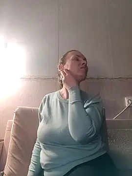 Snapshot of Evelina_cute chatting on January 18, 2025, 6:53 pm Evelina cute online show from January 18, 2025, 6:53 pm