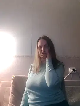 Snapshot of Evelina_cute chatting on February 18, 2025, 4:48 pm Evelina cute online show from February 18, 2025, 4:48 pm