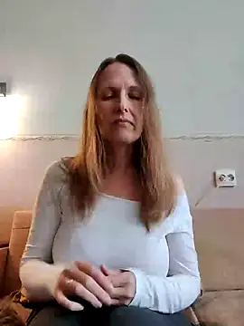 Snapshot of Evelina_cute chatting on February 27, 2025, 10:59 am Evelina cute online show from February 27, 2025, 10:59 am