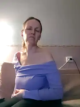 Snapshot of Evelina_cute chatting on March 5, 2025, 7:49 pm Evelina cute online show from March 5, 2025, 7:49 pm