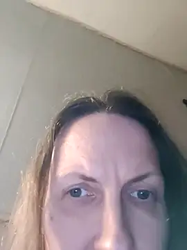 Snapshot of Evelina_cute chatting on March 18, 2025, 4:59 pm Evelina cute online show from March 18, 2025, 4:59 pm