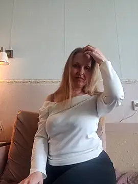 Snapshot of Evelina_cute chatting on September 12, 2025, 11:32 am Evelina cute online show from September 12, 2025, 11:32 am