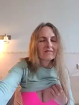 Snapshot of Evelina_cute chatting on October 5, 2025, 11:30 am Evelina cute online show from October 5, 2025, 11:30 am