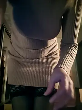 Snapshot of Evelina_cute chatting on October 12, 2025, 6:07 pm Evelina cute online show from October 12, 2025, 6:07 pm