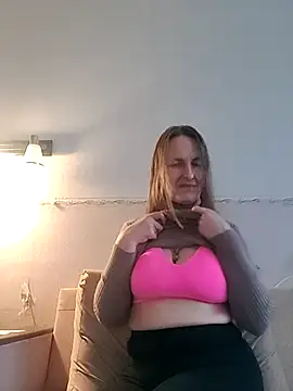 Snapshot of Evelina_cute chatting on October 23, 2025, 1:43 pm Evelina cute online show from October 23, 2025, 1:43 pm