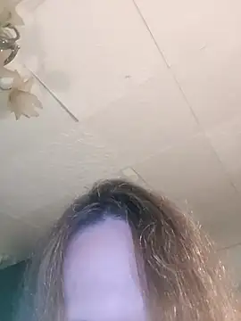 Snapshot of Evelina_cute chatting on October 24, 2025, 2:24 pm Evelina cute online show from October 24, 2025, 2:24 pm