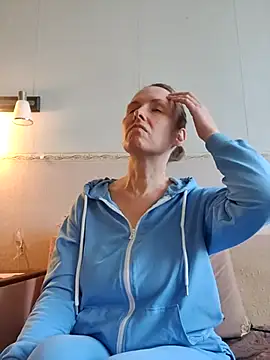 Snapshot of Evelina_cute chatting on October 27, 2025, 11:03 am Evelina cute online show from October 27, 2025, 11:03 am