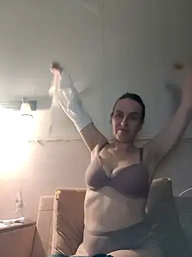 Snapshot of Evelina_cute chatting on November 9, 2025, 5:22 pm Evelina cute online show from November 9, 2025, 5:22 pm