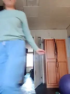 Snapshot of Evelina_cute chatting on November 11, 2025, 10:04 am Evelina cute online show from November 11, 2025, 10:04 am