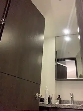 Snapshot of Antoniart_ chatting on December 16, 2024, 9:14 am Antoniart online show from December 16, 2024, 9:14 am