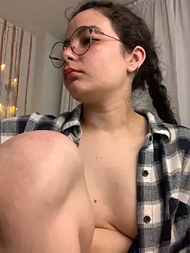 Snapshot of Antoniart_ chatting on December 17, 2024, 8:56 am Antoniart online show from December 17, 2024, 8:56 am