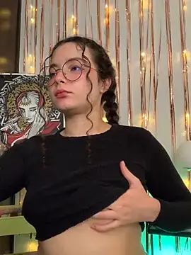 Snapshot of Antoniart_ chatting on December 19, 2024, 2:12 am Antoniart online show from December 19, 2024, 2:12 am