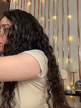 Snapshot of Antoniart_ chatting on December 23, 2024, 4:12 am Antoniart online show from December 23, 2024, 4:12 am