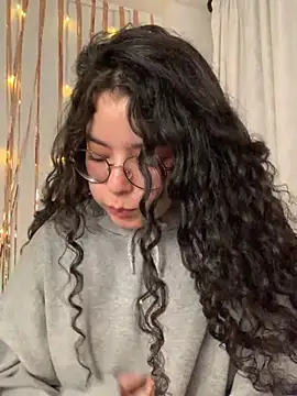 Snapshot of Antoniart_ chatting on January 4, 2025, 9:21 am Antoniart online show from January 4, 2025, 9:21 am