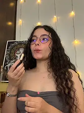 Snapshot of Antoniart_ chatting on February 5, 2025, 5:09 am Antoniart online show from February 5, 2025, 5:09 am