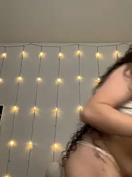 Snapshot of Antoniart_ chatting on February 13, 2025, 4:32 am Antoniart online show from February 13, 2025, 4:32 am