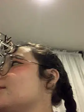 Snapshot of Antoniart_ chatting on February 22, 2025, 2:17 am Antoniart online show from February 22, 2025, 2:17 am