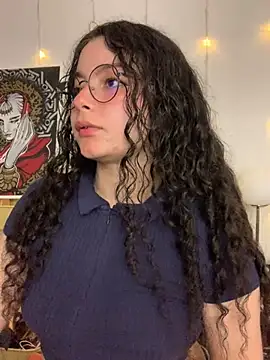 Snapshot of Antoniart_ chatting on February 28, 2025, 12:43 am Antoniart online show from February 28, 2025, 12:43 am