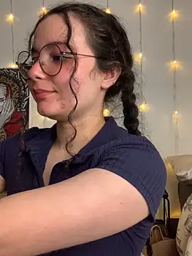 Snapshot of Antoniart_ chatting on March 9, 2025, 5:22 am Antoniart online show from March 9, 2025, 5:22 am