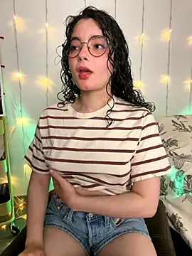 Snapshot of Antoniart_ chatting on October 12, 2025, 2:32 am Antoniart online show from October 12, 2025, 2:32 am