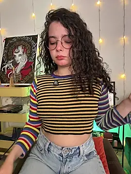 Snapshot of Antoniart_ chatting on October 22, 2025, 3:40 am Antoniart online show from October 22, 2025, 3:40 am