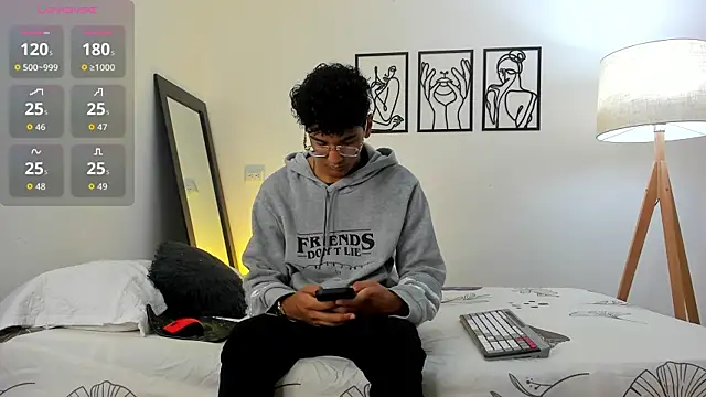 Snapshot of harrytwink18 chatting on January 13, 2026, 1:49 pm harrytwink18 online show from January 13, 2026, 1:49 pm