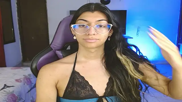 engielphoenis14 online show from December 4, 2025, 9:01 pm