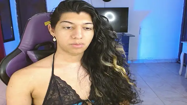 engielphoenis14 online show from February 5, 2026, 12:04 am