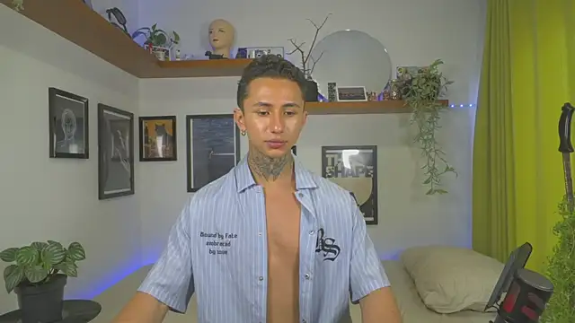 Snapshot of ArchiGoldd chatting on April 22, 2026, 8:43 pm ArchiGoldd online show from April 22, 2026, 8:43 pm