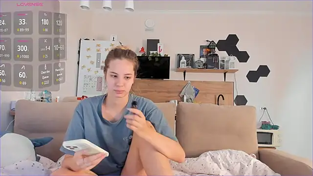 Girl alone home online show from September 19, 2025, 3:41 am