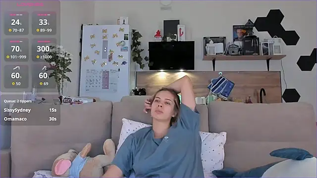 Girl alone home online show from October 19, 2025, 4:24 am