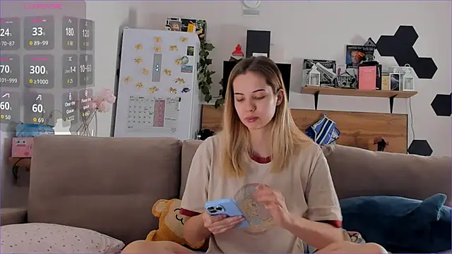 Girl alone home online show from November 27, 2025, 3:52 am