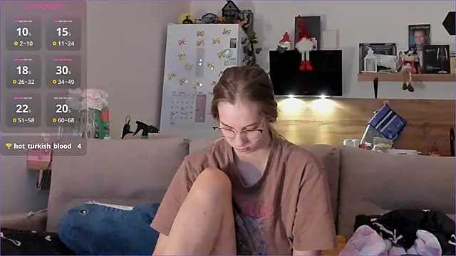 Girl alone home online show from January 19, 2026, 1:31 am