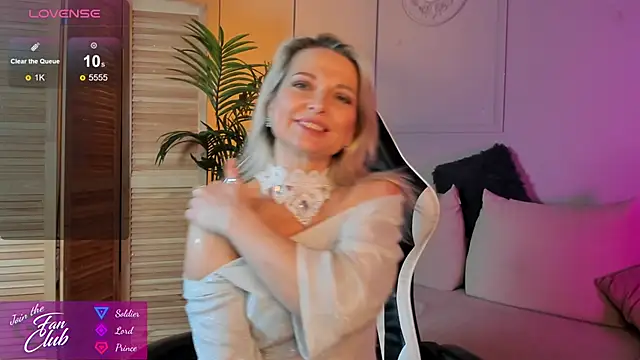Snapshot of Gloria_Lovely chatting on December 16, 2024, 2:27 pm Gloria Lovely online show from December 16, 2024, 2:27 pm