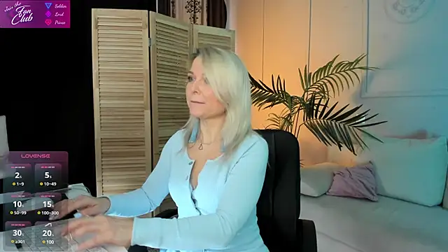 Snapshot of Gloria_Lovely chatting on March 4, 2025, 10:57 am Gloria Lovely online show from March 4, 2025, 10:57 am