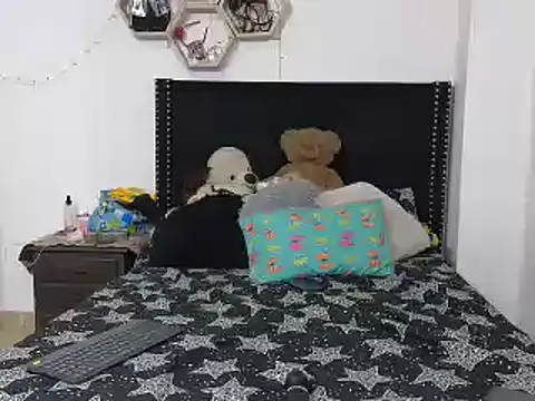 charlotte 077 online show from February 13, 2025, 3:50 am