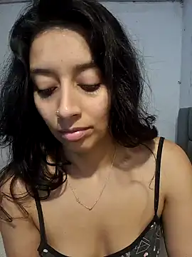 Snapshot of BrittanyDiaz chatting on February 4, 2025, 3:36 pm BrittanyDiaz online show from February 4, 2025, 3:36 pm