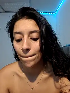 Snapshot of BrittanyDiaz chatting on February 28, 2025, 9:44 pm BrittanyDiaz online show from February 28, 2025, 9:44 pm