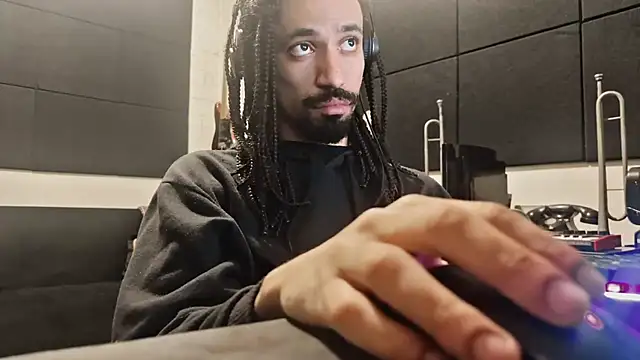 Snapshot of hotcamboy420 chatting on November 10, 2025, 4:11 am hotcamboy420 online show from November 10, 2025, 4:11 am