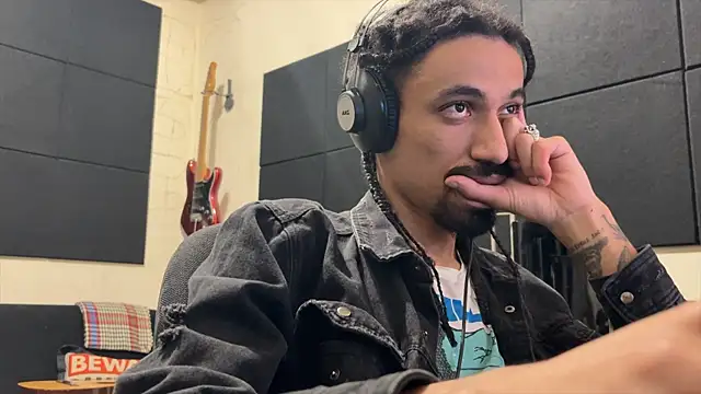 hotcamboy420 online show from November 13, 2025, 3:49 am