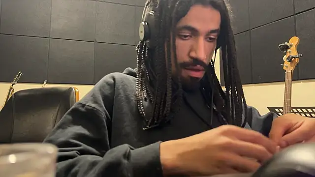 hotcamboy420 online show from November 15, 2025, 5:49 am