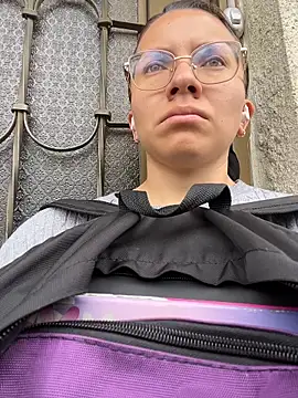 karlamorris  online show from February 3, 2026, 1:16 pm