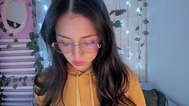 Snapshot of Sophy_SmileSweet chatting on January 4, 2025, 5:47 pm Sophy SmileSweet online show from January 4, 2025, 5:47 pm